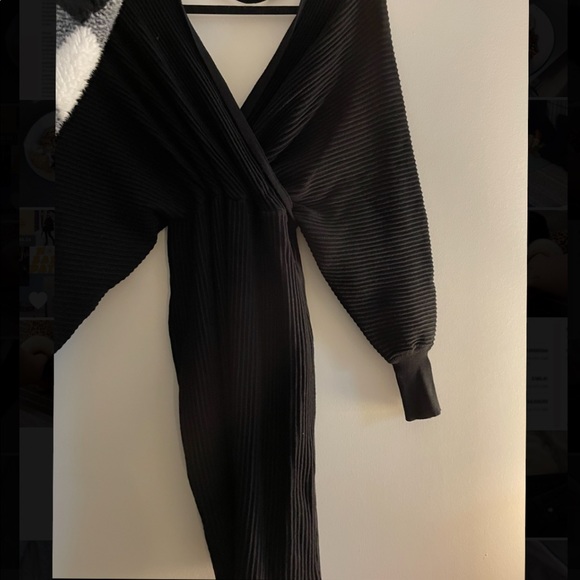 BNWT Black Off Shoulder Knit Dress - Picture 1 of 4
